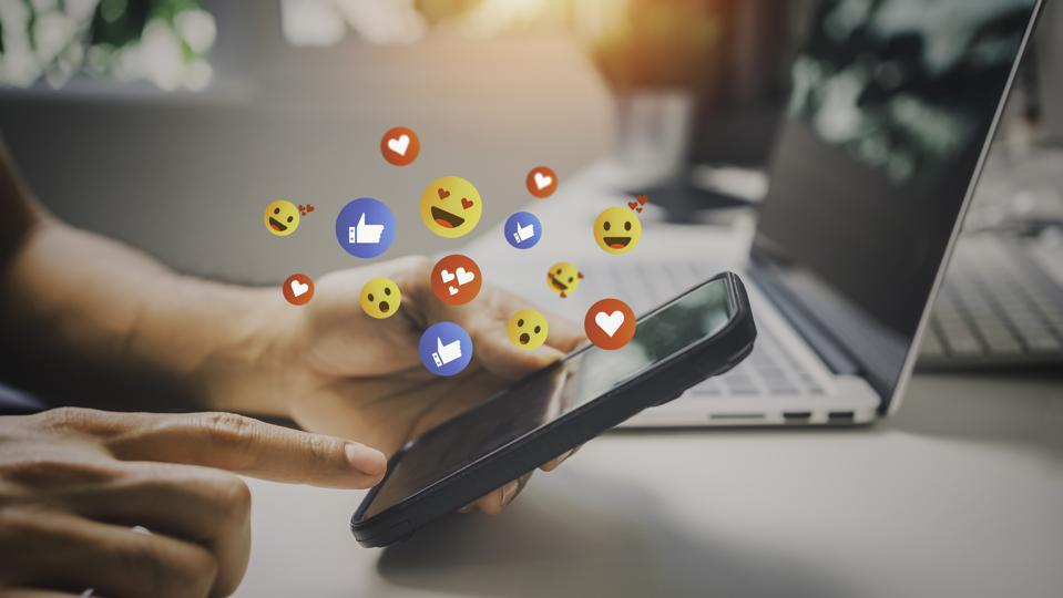 Les 7 meilleurs outils de veille des réseaux sociaux en 2025